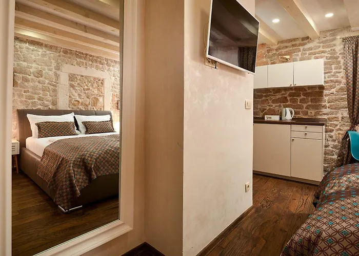 Rustic Apartments Sv Frane In The Old Town