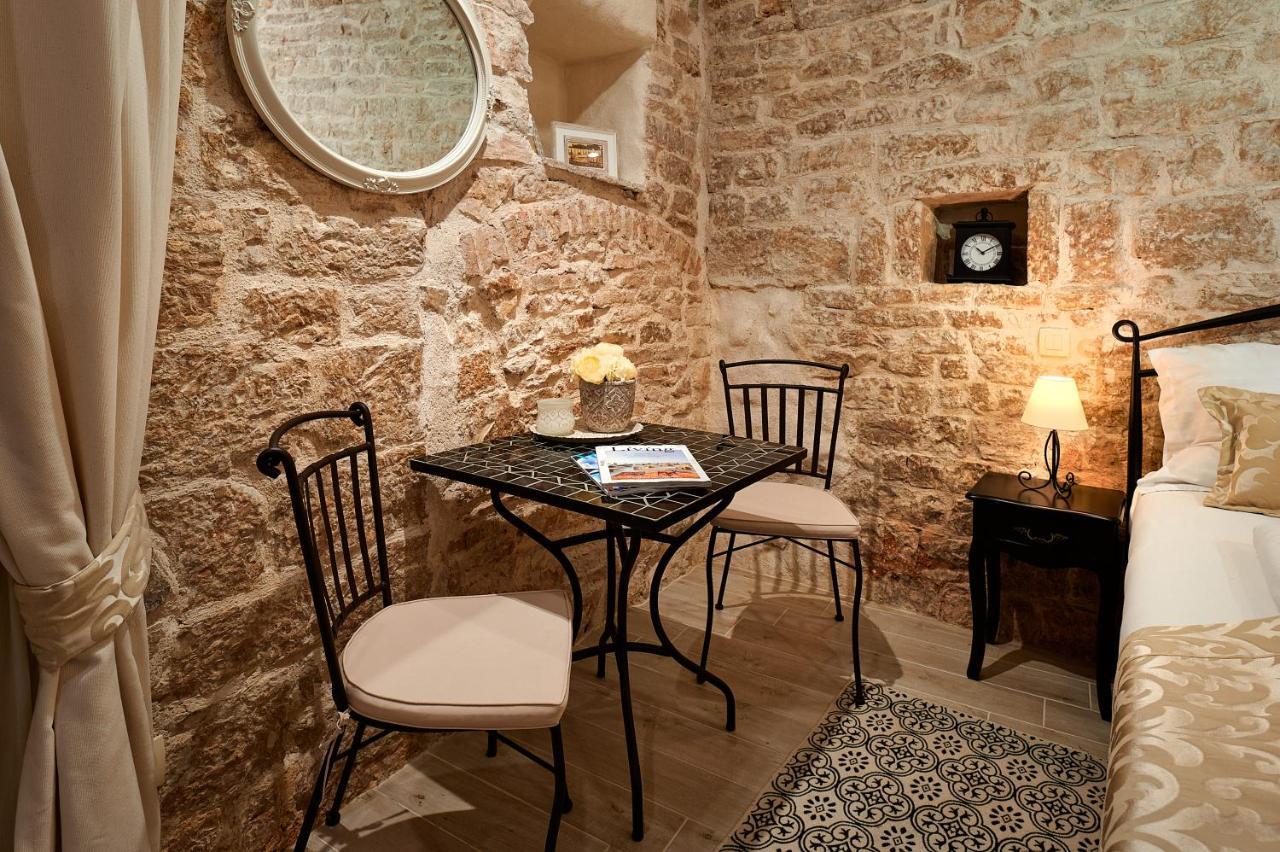 Rustic Sv Frane In The Old Town Apartment