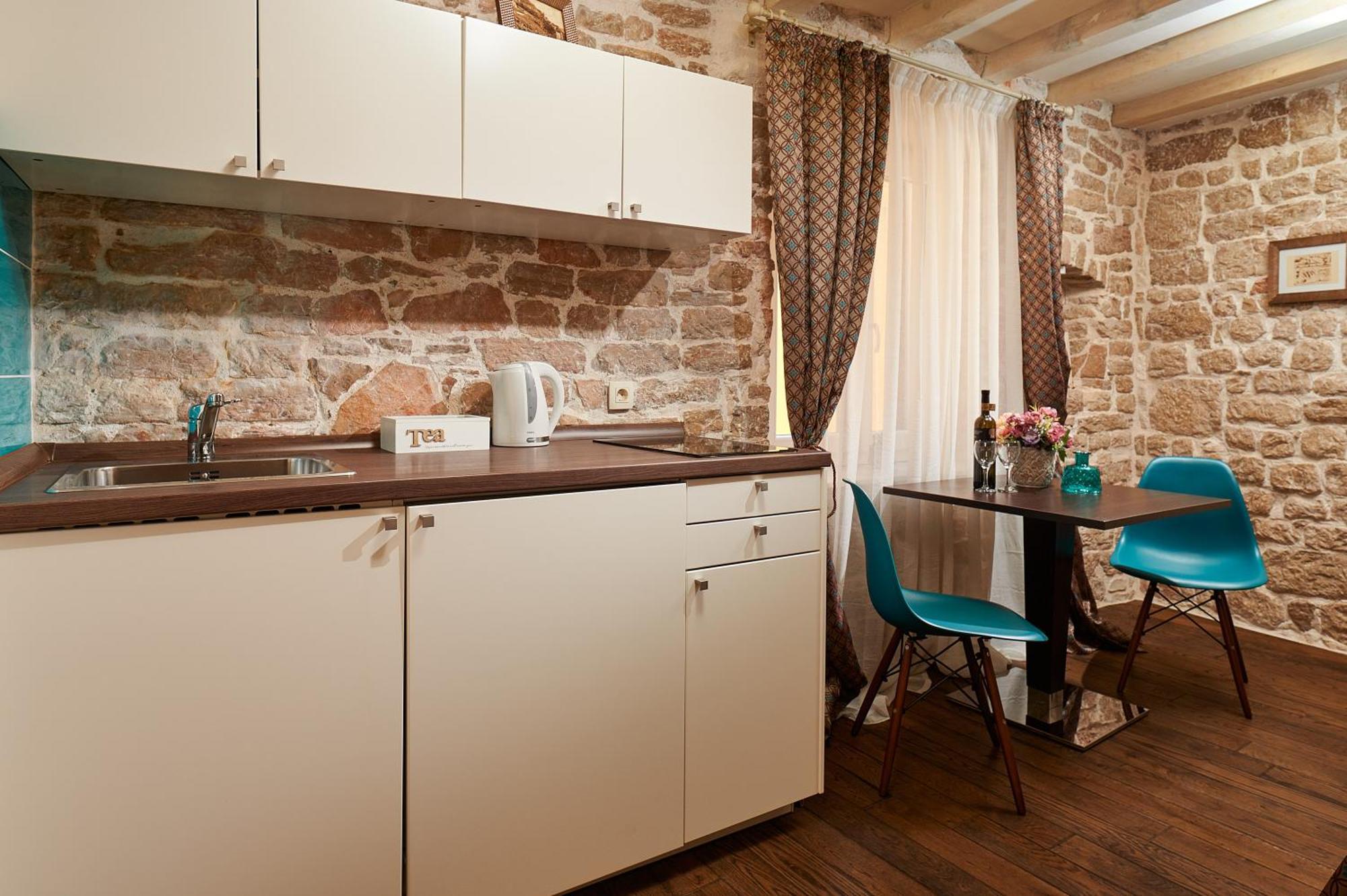 Rustic Sv Frane In The Old Town Apartment