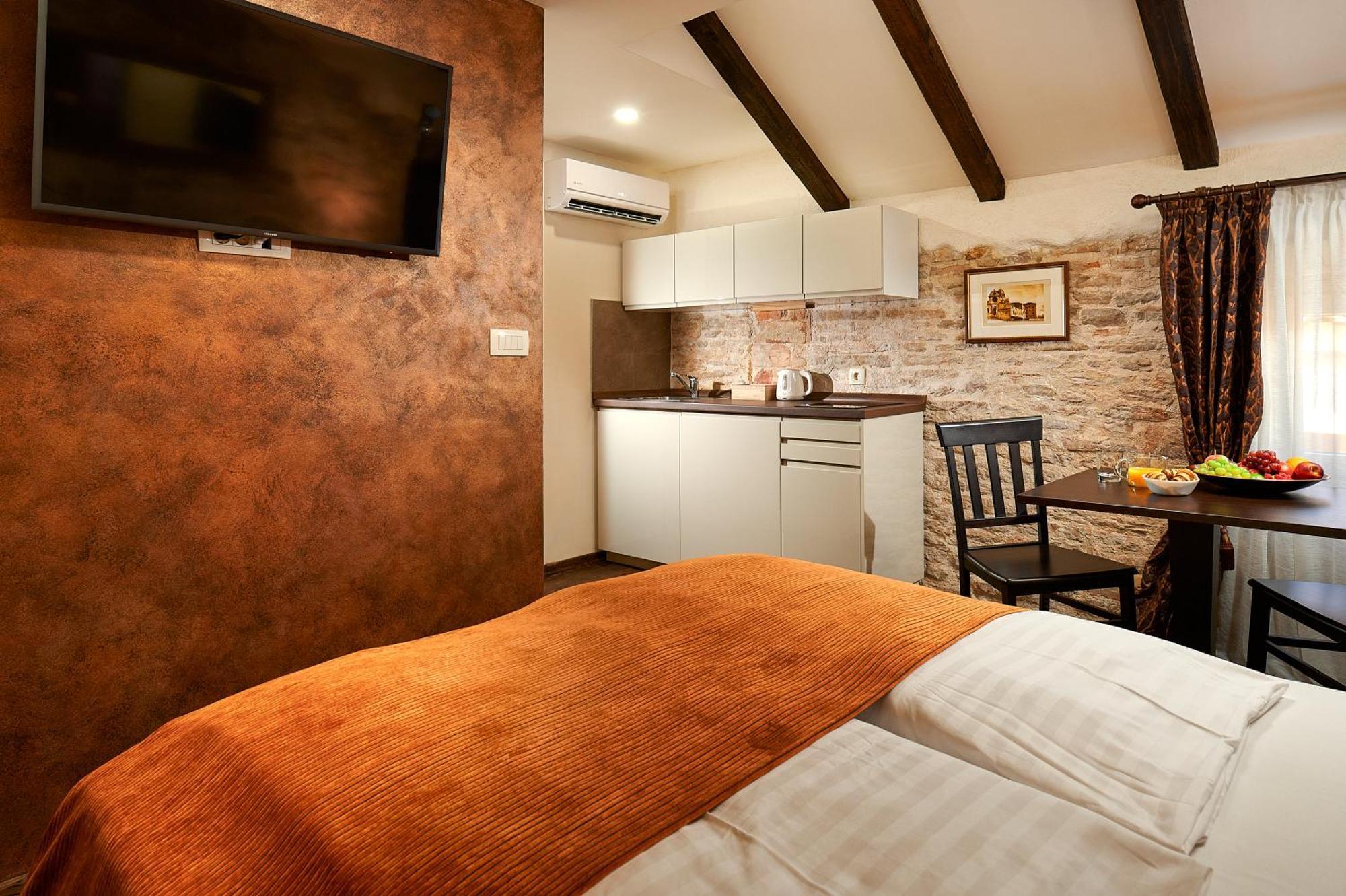 Rustic Sv Frane In The Old Town *
